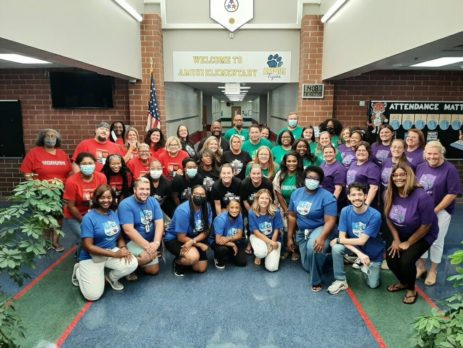 The Amqui Elementary team wearing colored t-shirts.